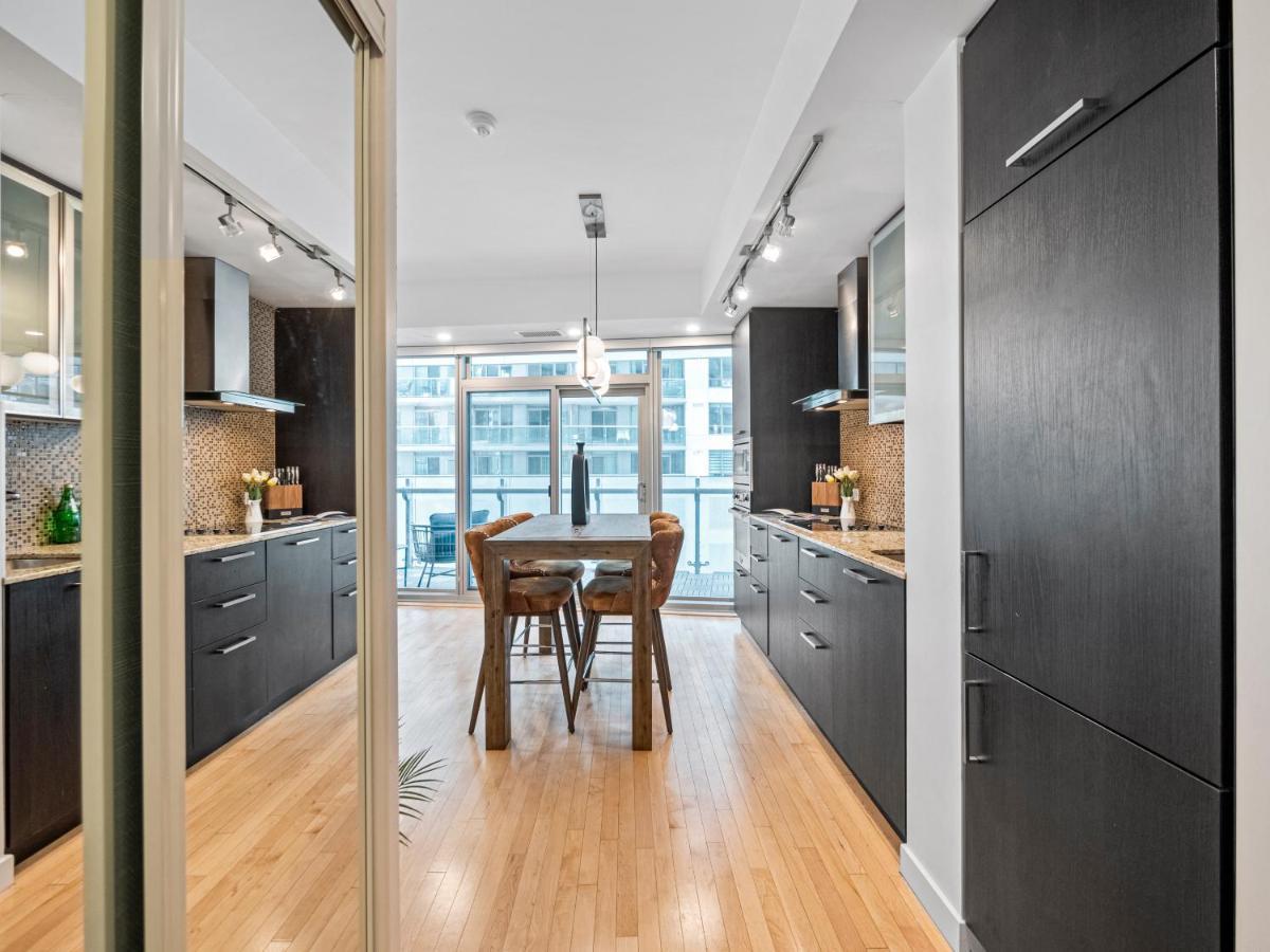 Stylish 1br - Cn Tower View, Entertainment District-downtown Apartment