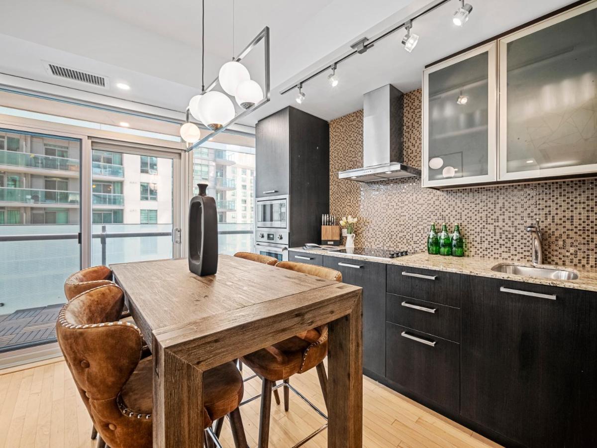 Stylish 1br - Cn Tower View, Entertainment District-downtown Toronto