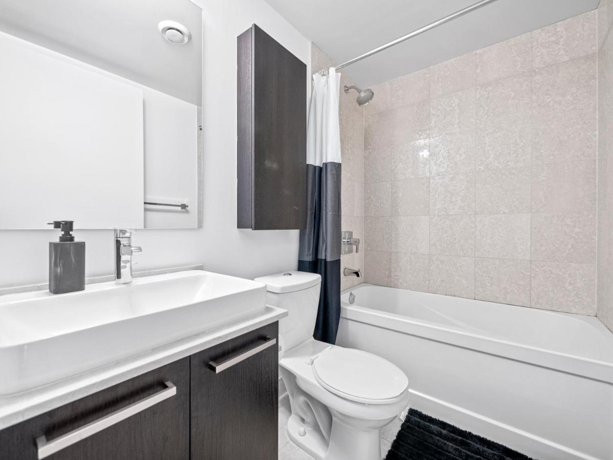 Stylish 1br - Cn Tower View, Entertainment District-downtown Apartment *