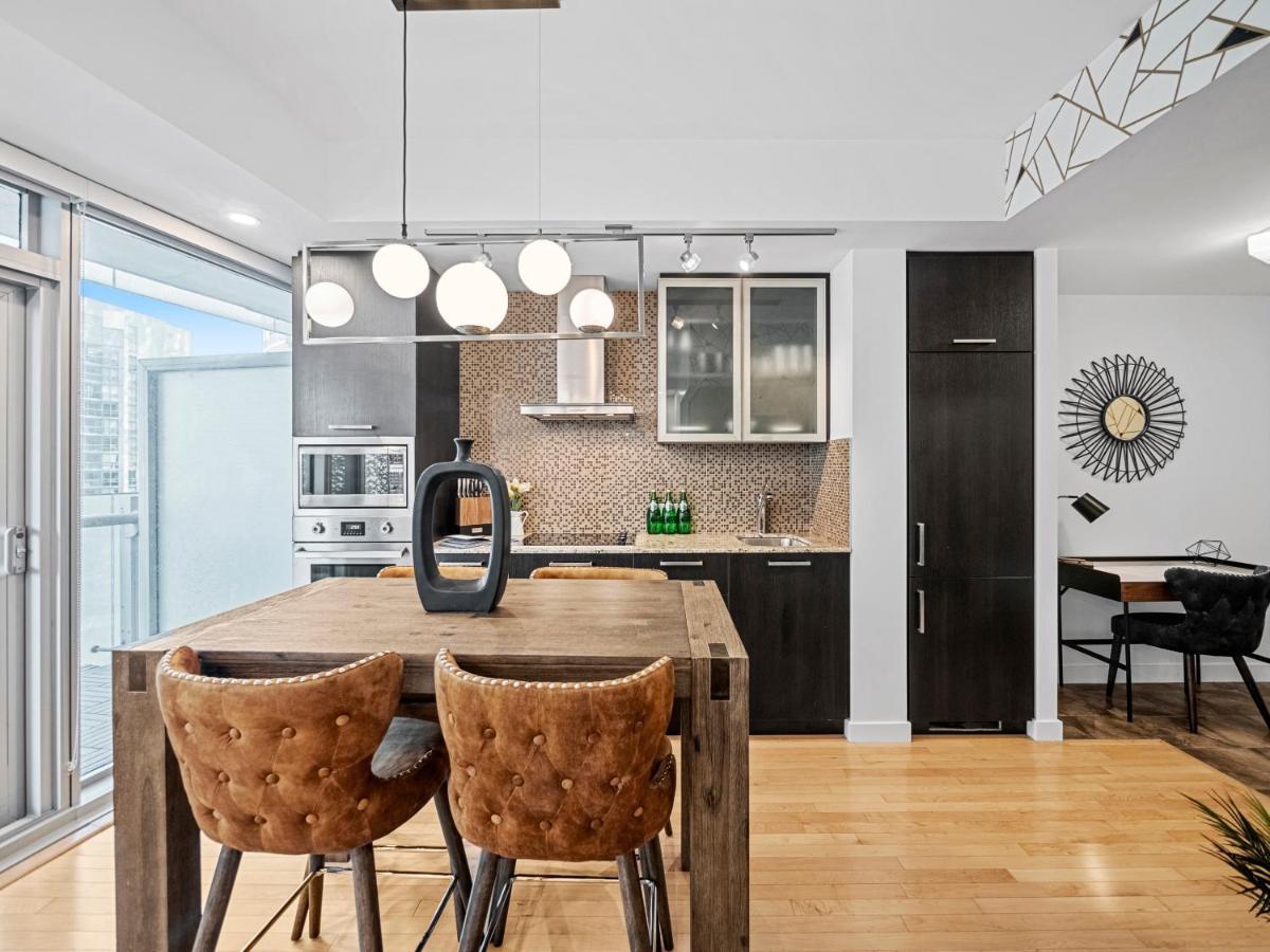 Stylish 1br - Cn Tower View, Entertainment District-downtown *