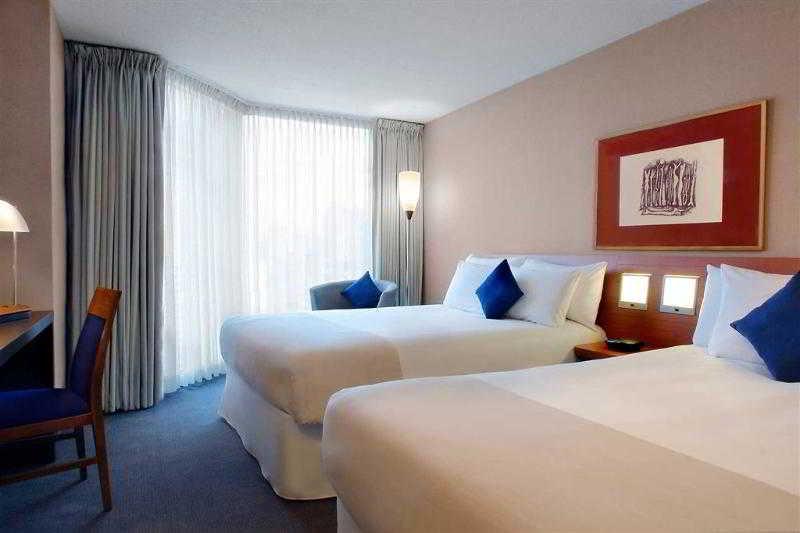 Novotel North York Hotel 3*