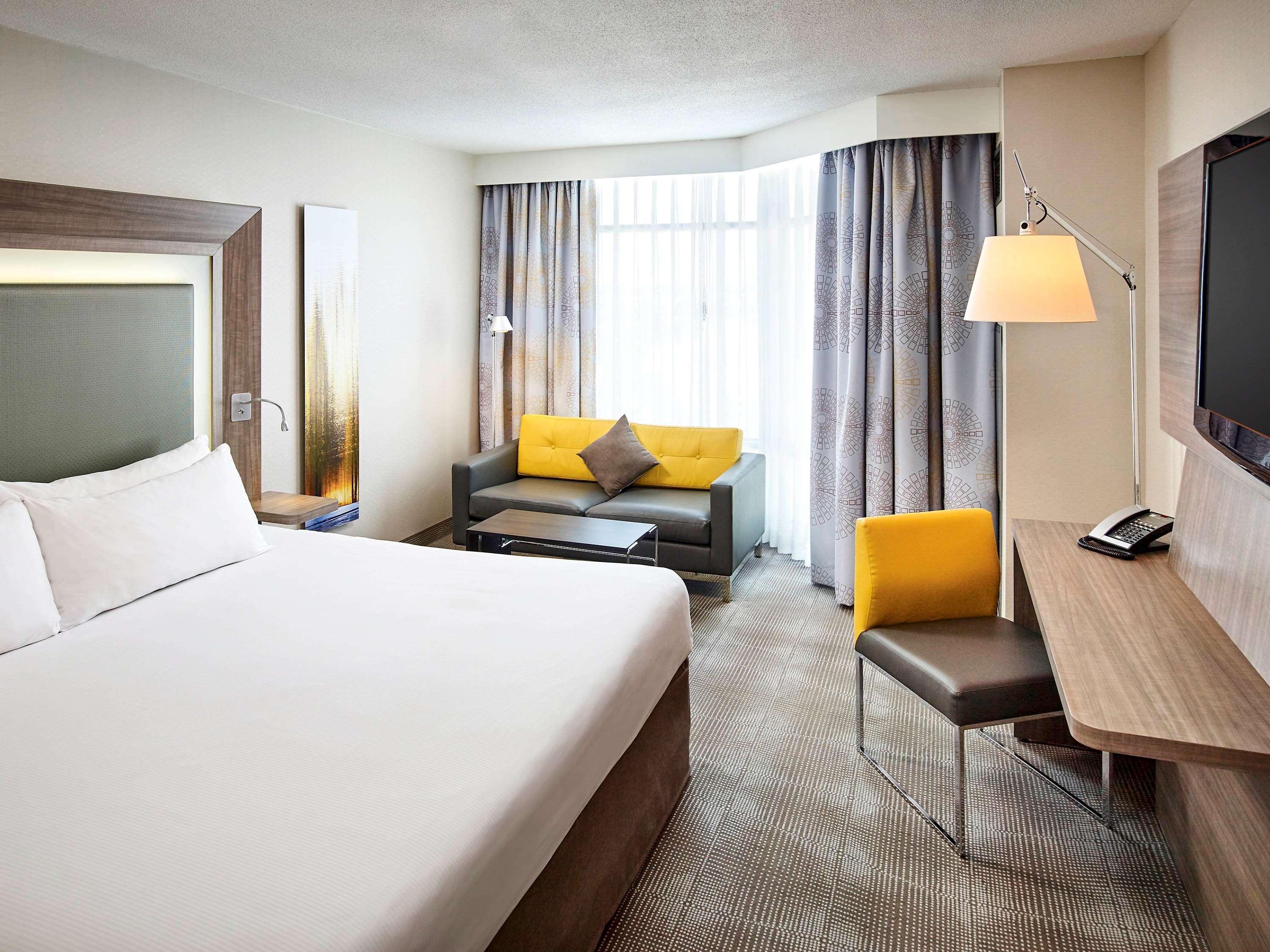 Novotel North York 3*