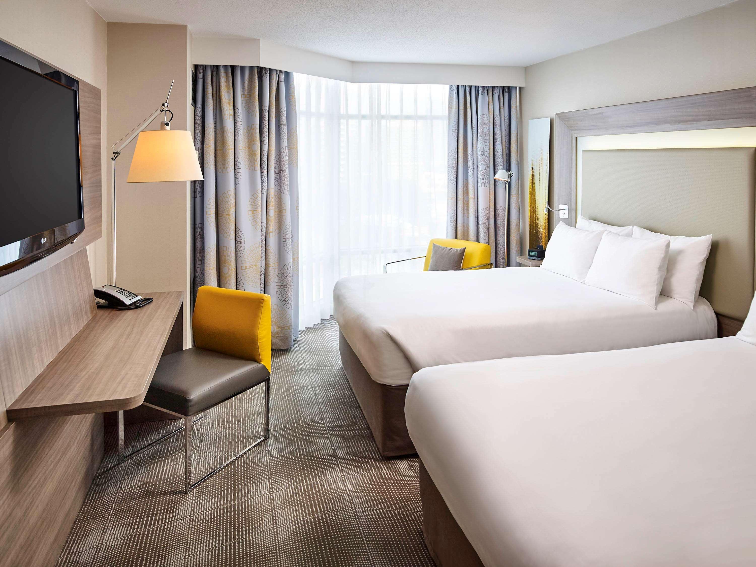 Novotel North York Hotel 3*