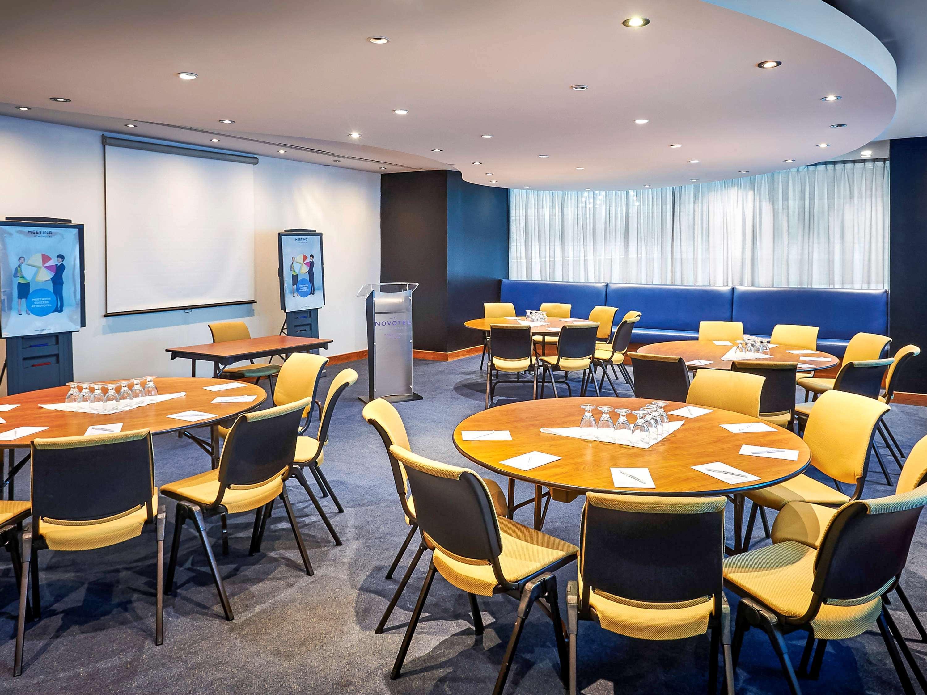 Novotel North York 3*