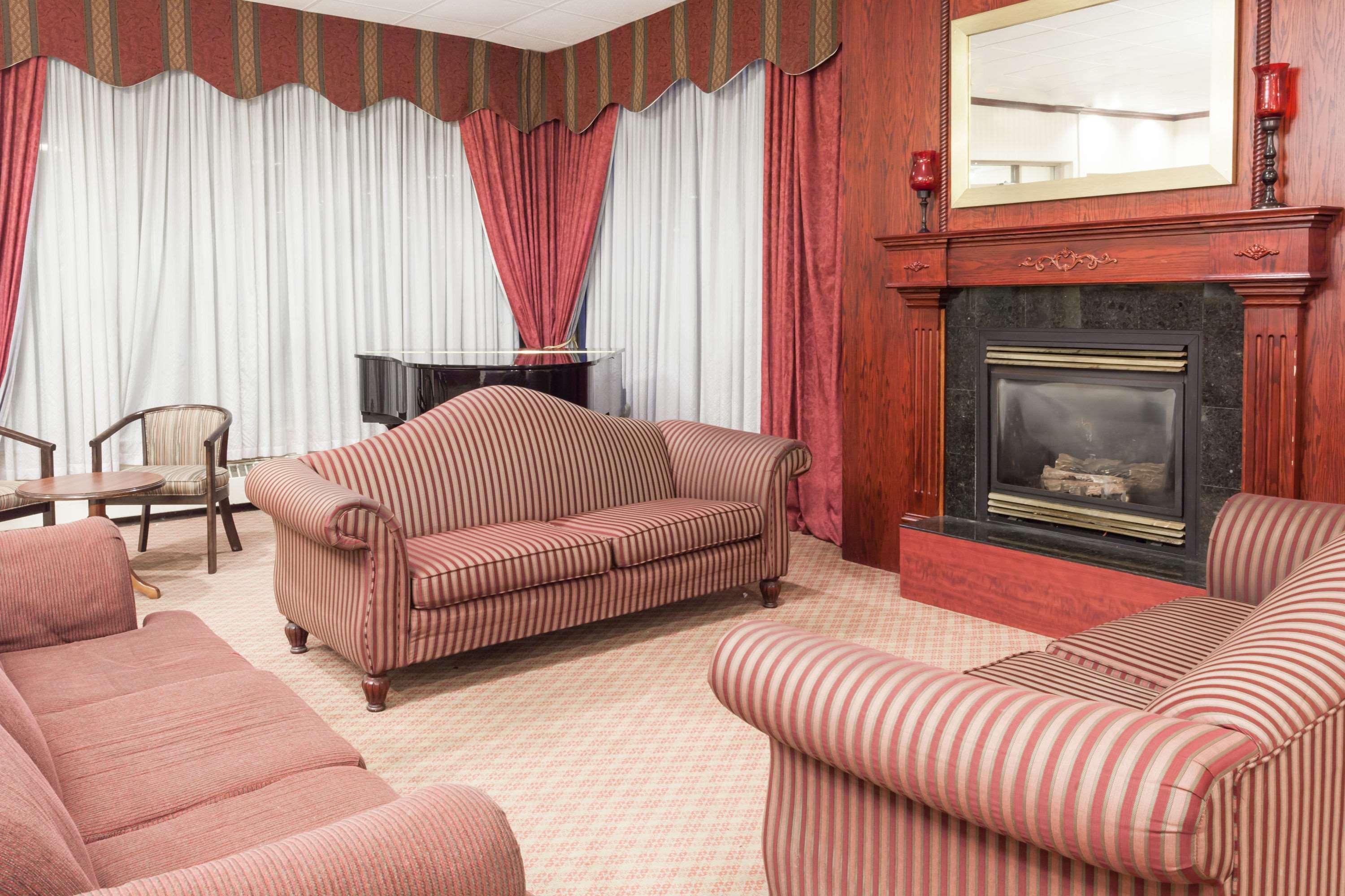 East Hotel *
