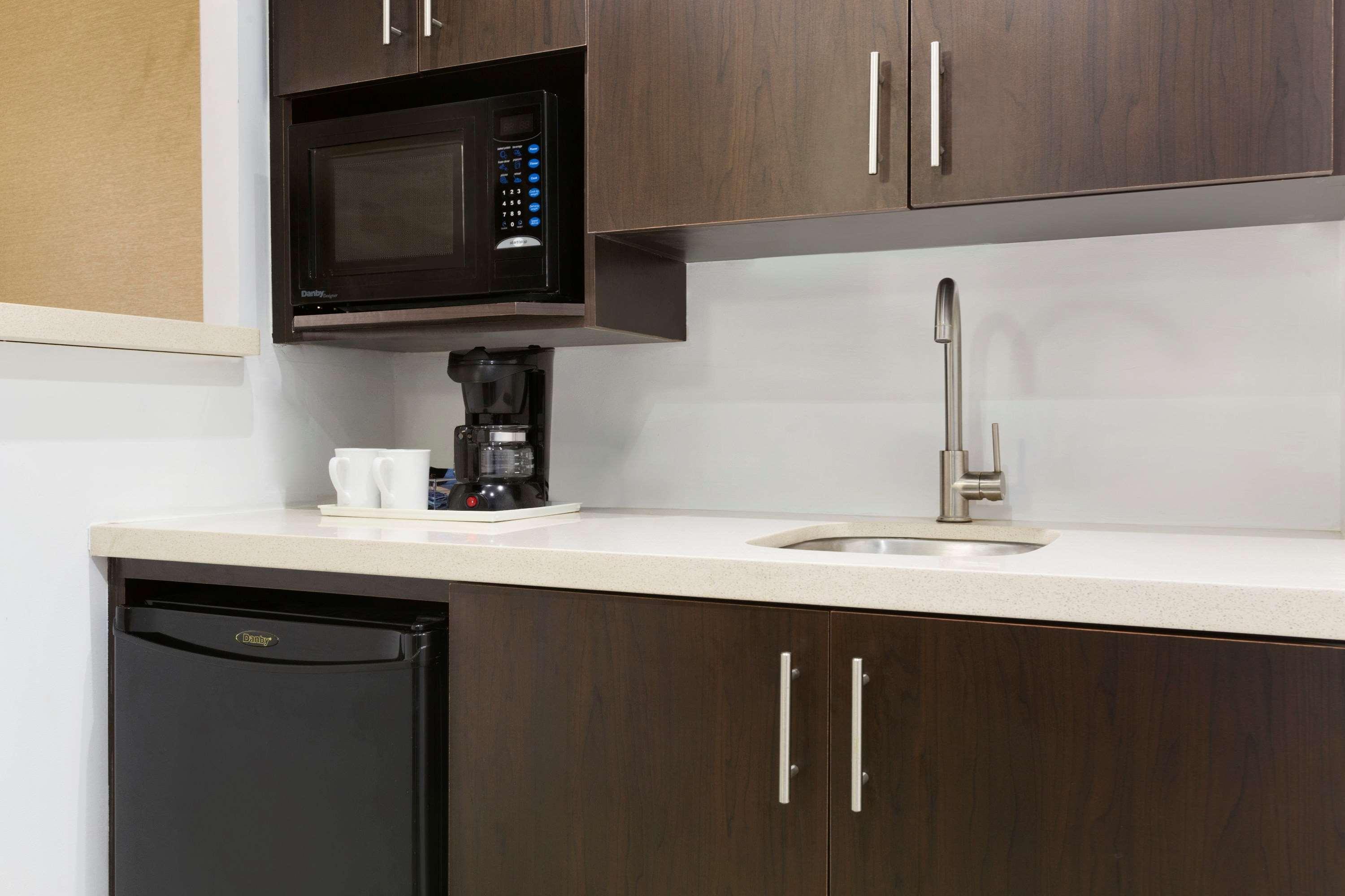 Travelodge By Wyndham East Hotel 2*