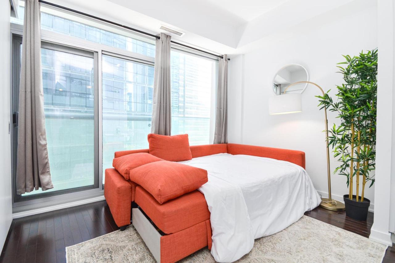 Apartment Minutes Walk To Scotiabank Arena,tiff, Mtcc,cn Tower Downtown *