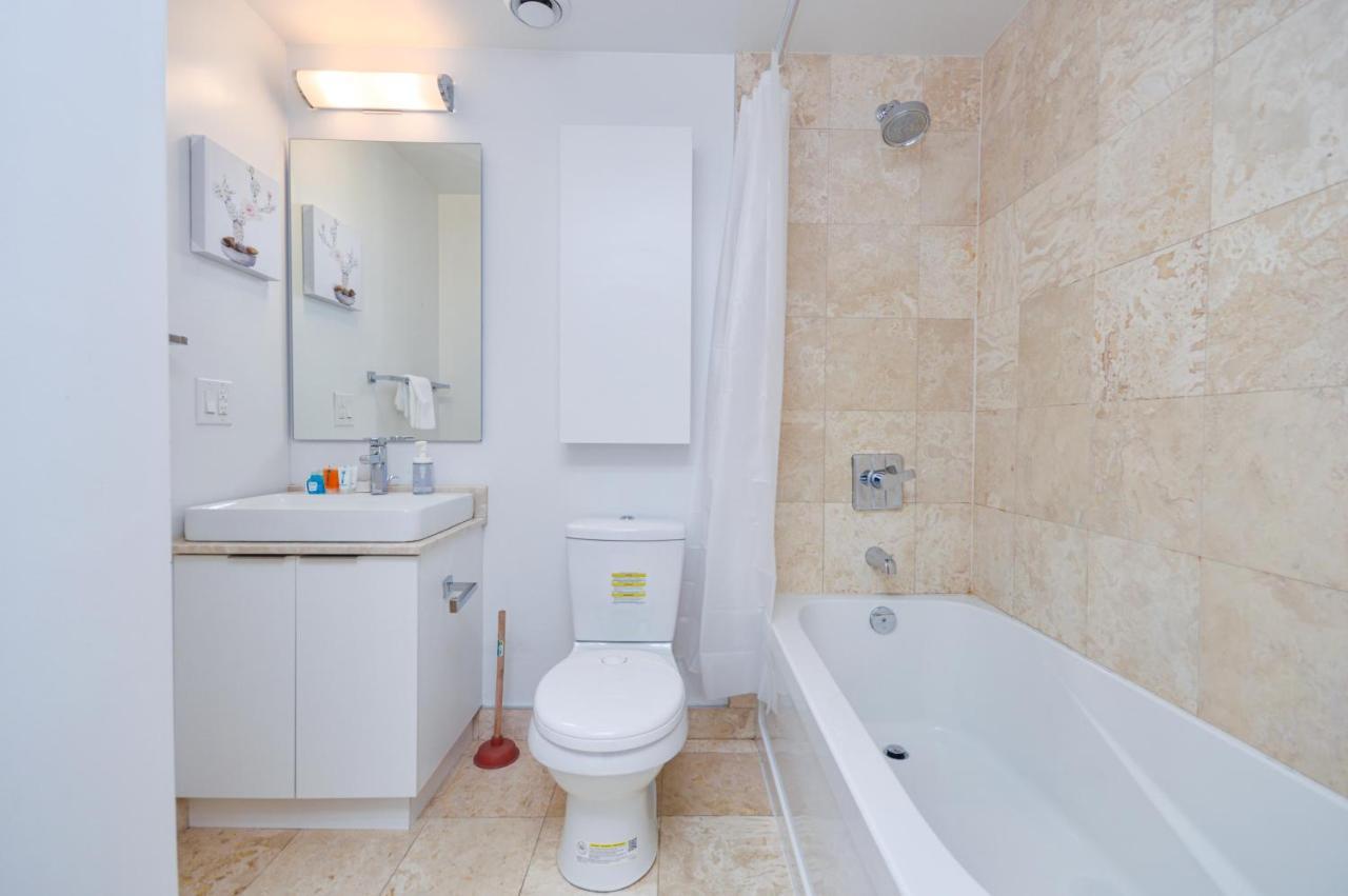 Minutes Walk To Scotiabank Arena,tiff, Mtcc,cn Tower Downtown Apartment *
