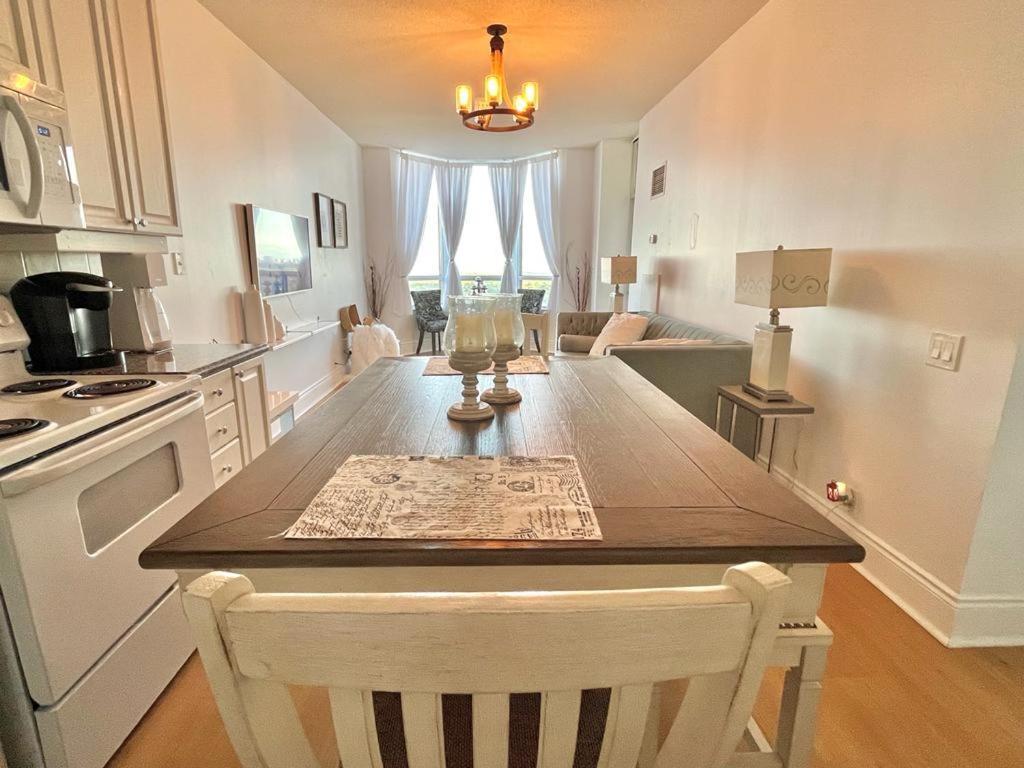 Apartment Budget-friendly But Luxury Toronto