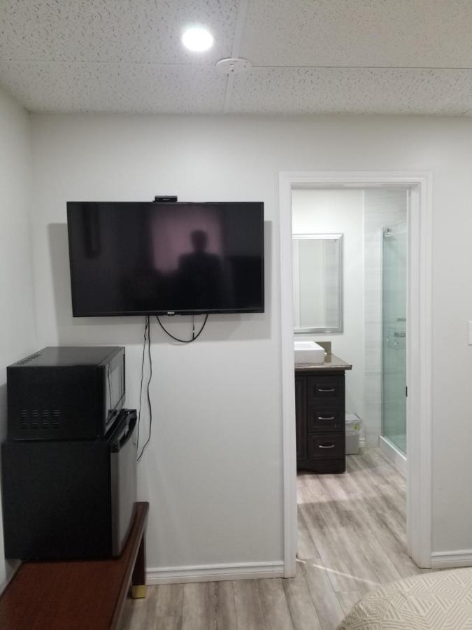Xs Dealz Inn