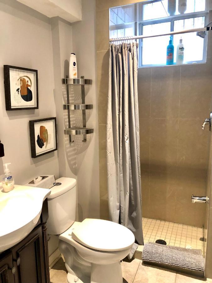 Guest house Cozy & Convenient 2-bedroom With Private Entrance *