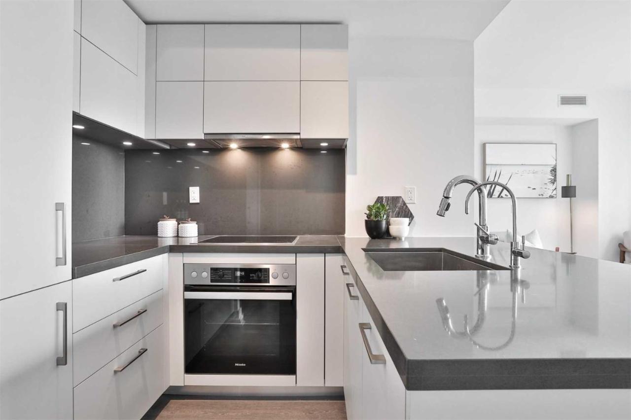 2 Bedroom Den Apartment *