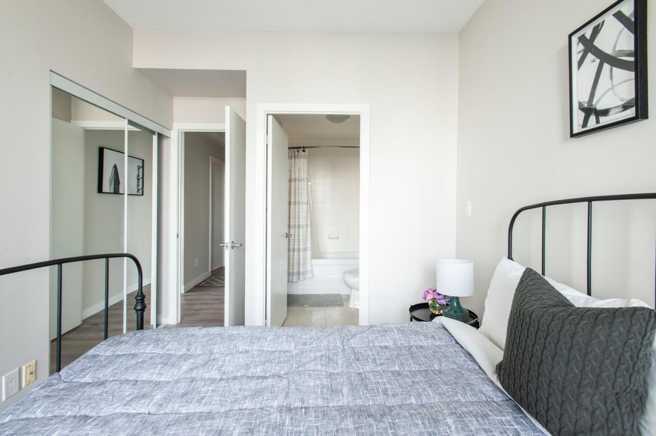 Apartment Downtown Two Bedroom With Amazing View, Free Parking Toronto
