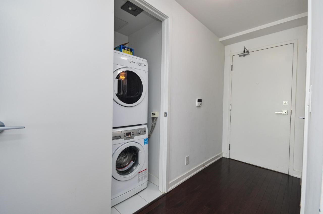 Minutes Walk To Scotiabank Arena,tiff, Mtcc,cn Tower Downtown *