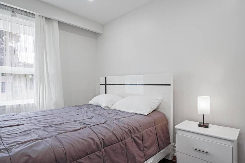 Luxury In With Walkout Patio And Free Parking * Toronto