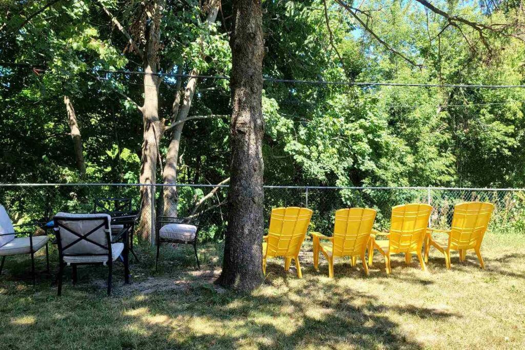 Luxury In With Walkout Patio And Free Parking Villa