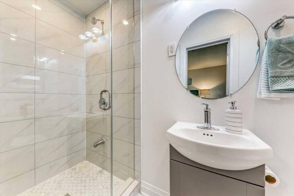 Apartment 3-bedroom Modern Luxury In The Heart Of Toronto