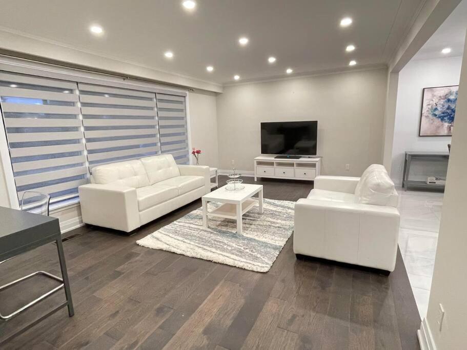 3-bedroom Modern Luxury In The Heart Of Toronto