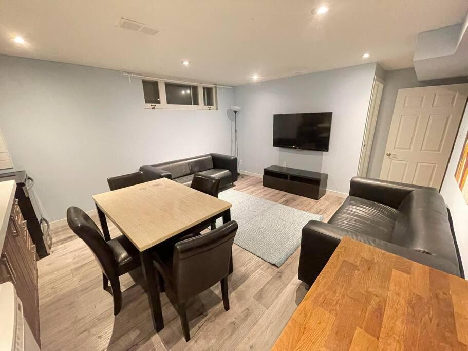 Lovely 2 Bedroom Basement In *