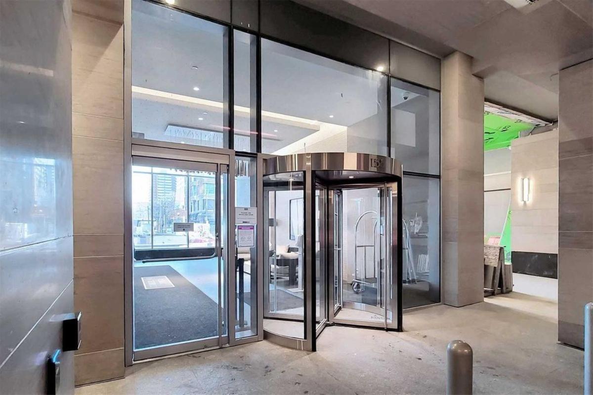 2 Bedroom Den * Toronto