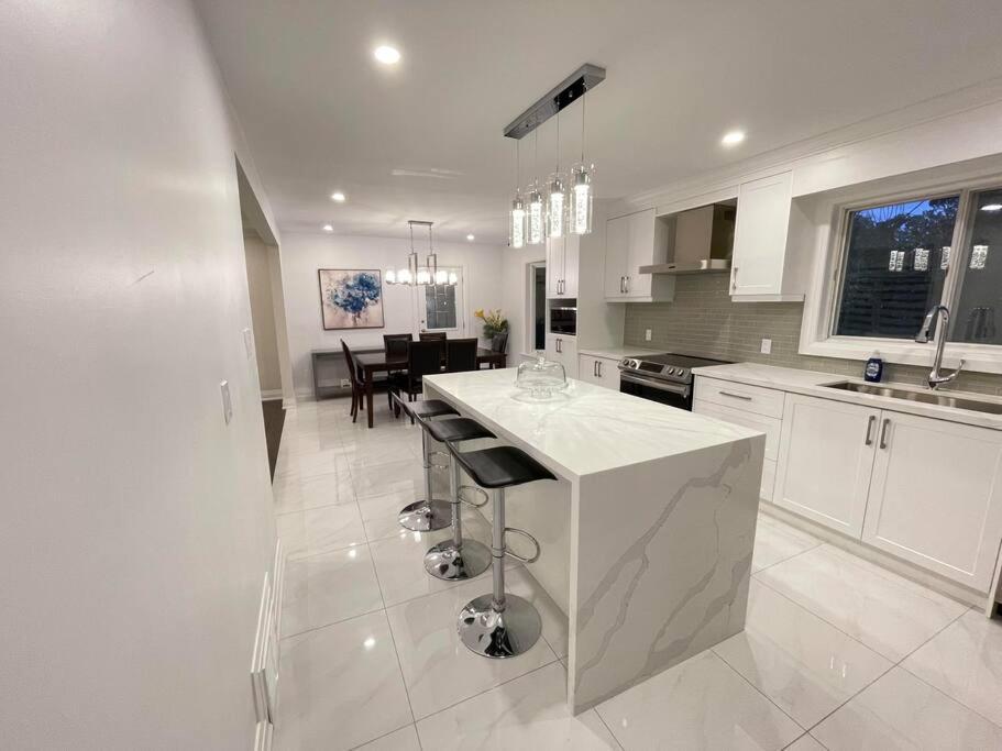 3-bedroom Modern Luxury In The Heart Of Toronto