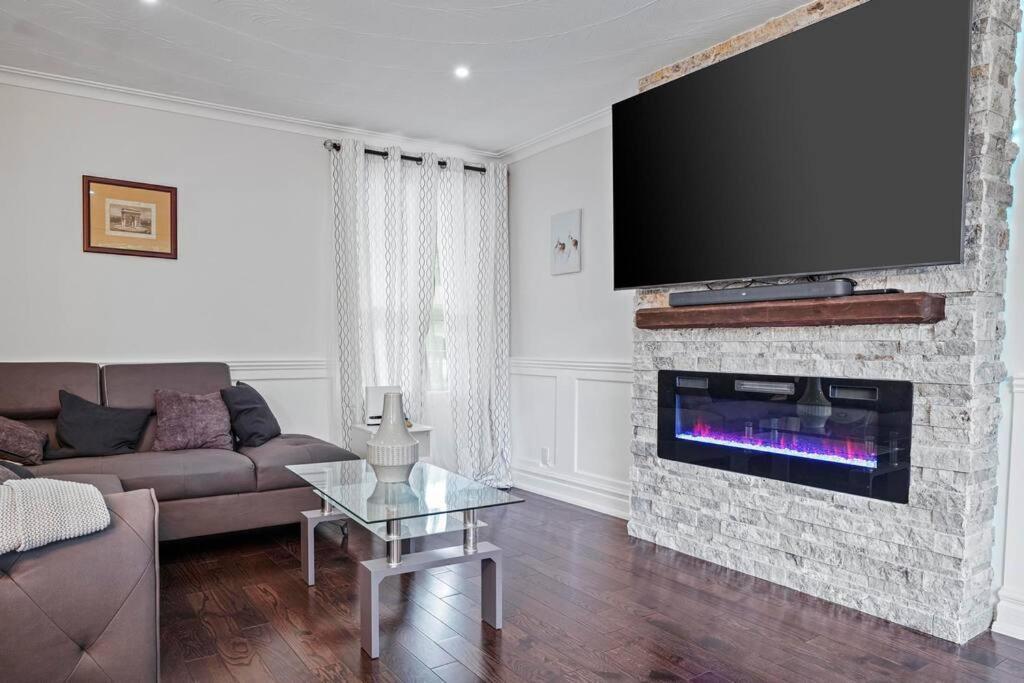 Luxury In With Walkout Patio And Free Parking