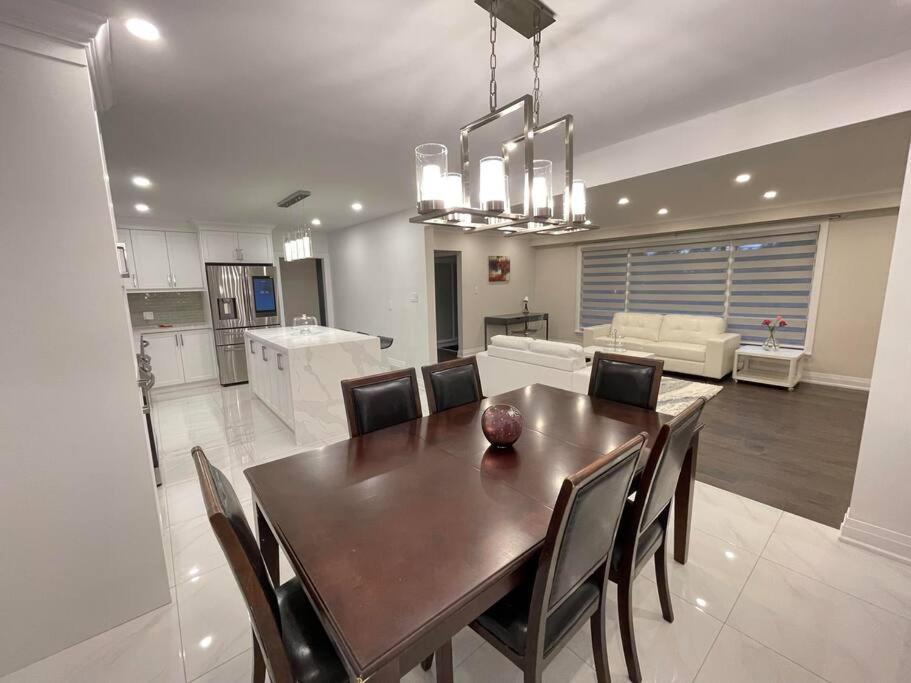 Apartment 3-bedroom Modern Luxury In The Heart Of