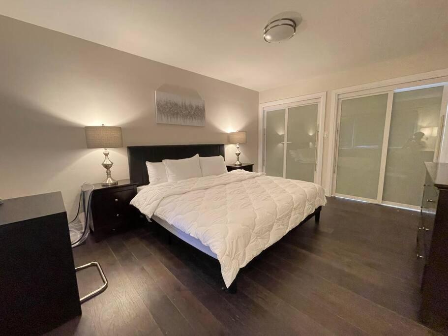 Apartment 3-bedroom Modern Luxury In The Heart Of Toronto