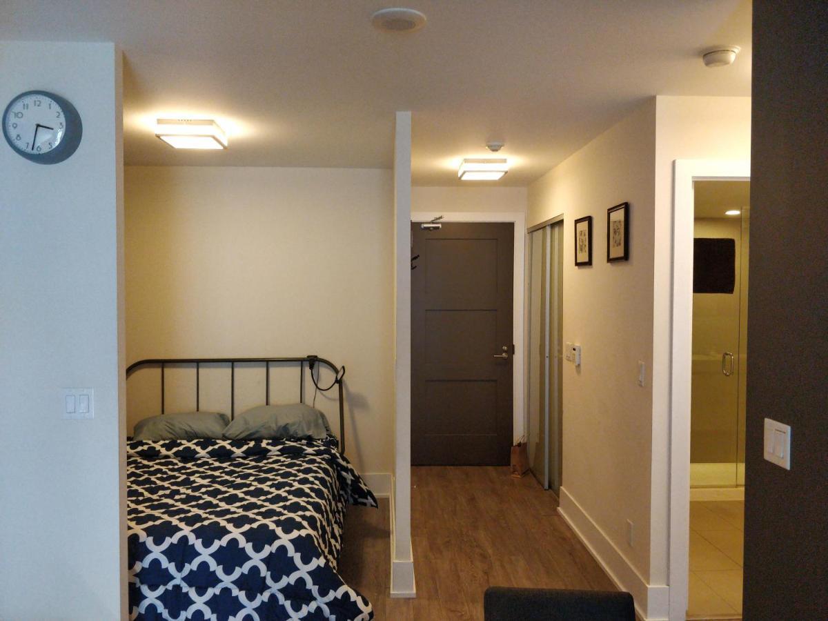 Entertainment District, Downtown Toronto, 1 Bed Den. Pure Comfort Apartment