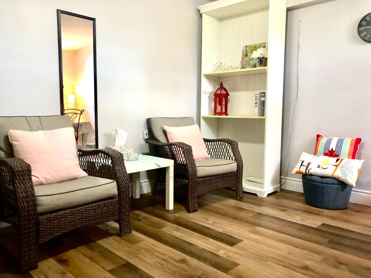 Guest house Cozy & Convenient 2-bedroom With Private Entrance Toronto