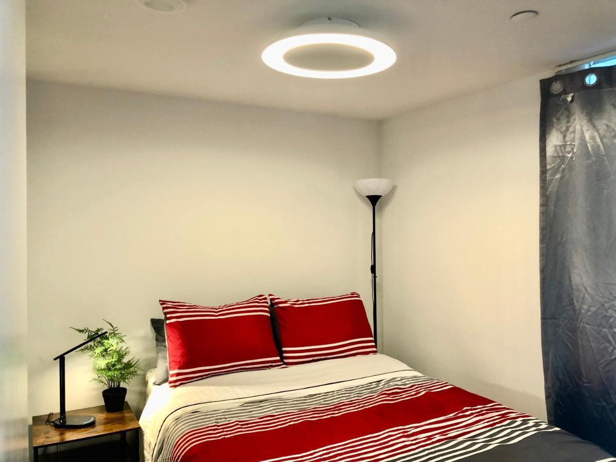 2 Bedroom Den * Toronto