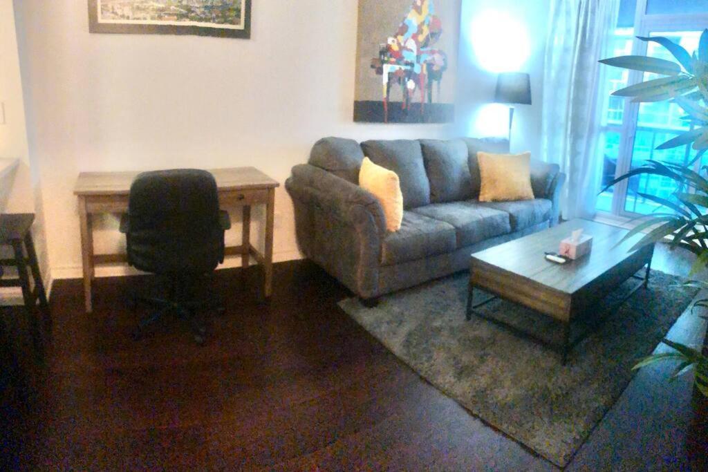 Apartment 1 Bedroom Beside Cn Tower & Rogers Centre