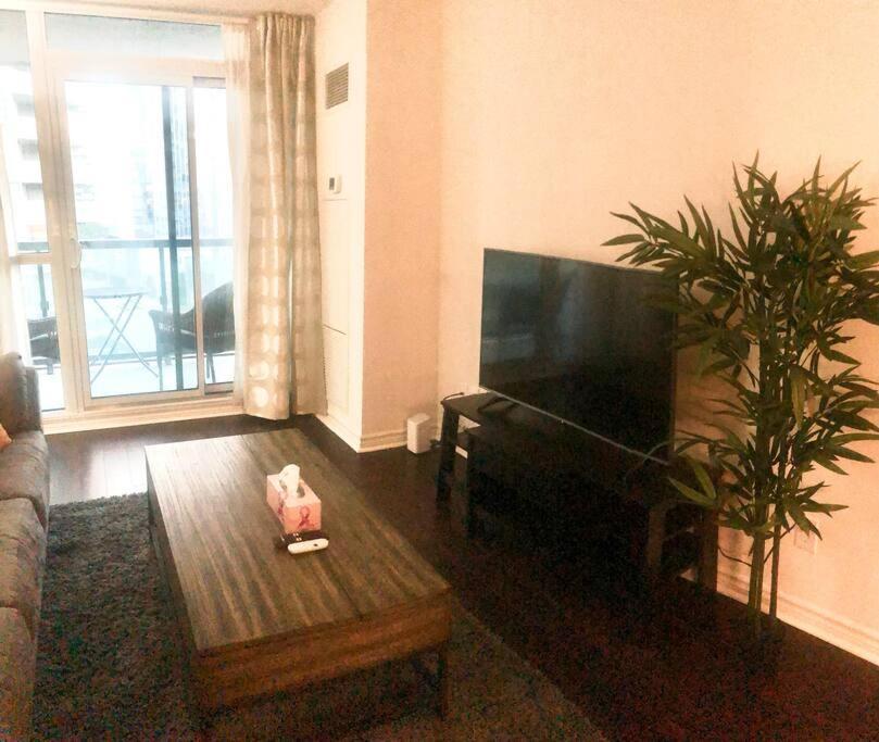 1 Bedroom Beside Cn Tower & Rogers Centre Toronto