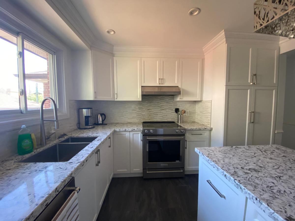Homestay Yonge And Finch Subway !n Cozy & Modern Private Bdr With Shared Bathroom Toronto