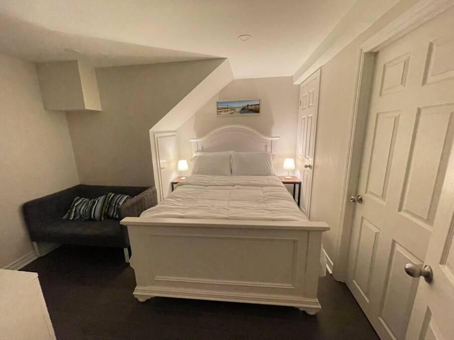 Lovely Junior 1 Bedroom Basement Apartment *