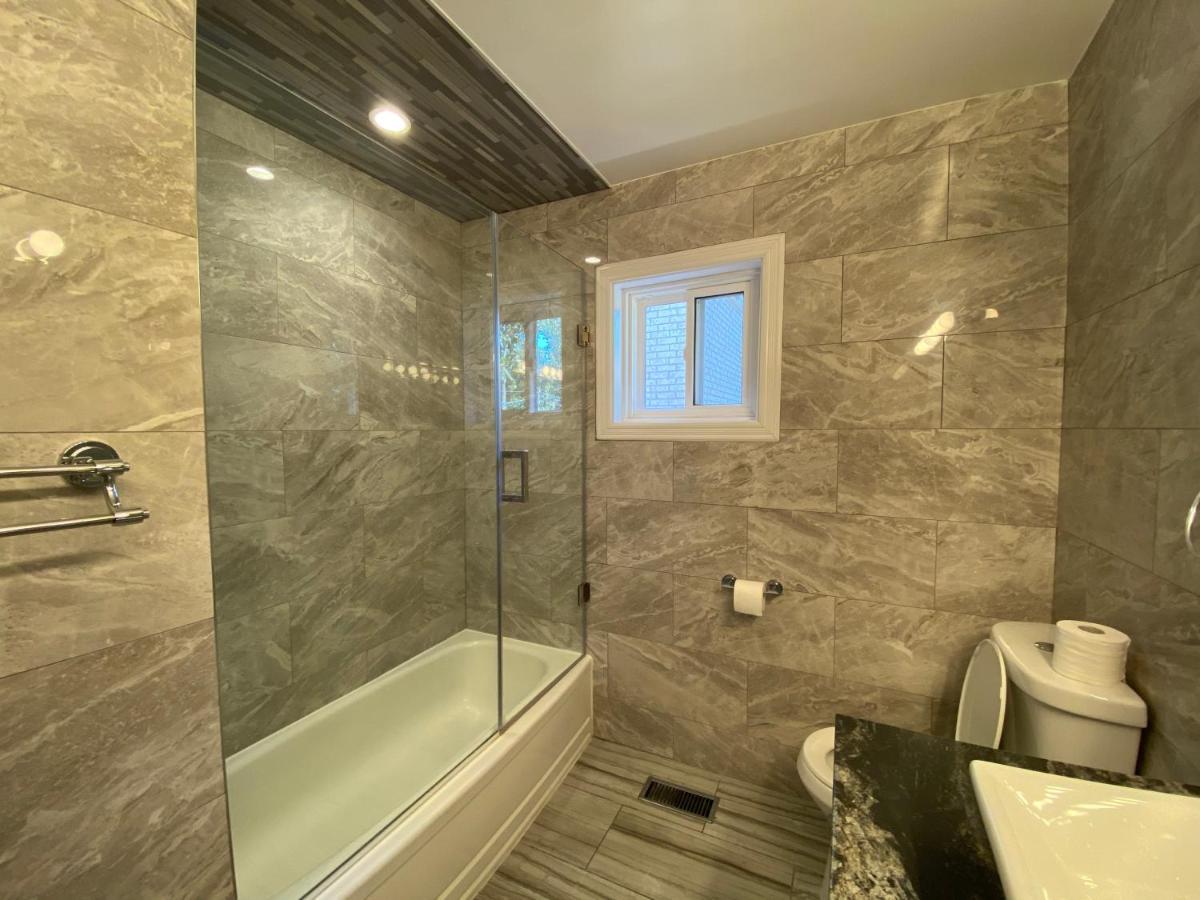 Yonge And Finch Subway !m Spacious And Quiet Private Bdr With Shared Bathroom Privatunterkunft