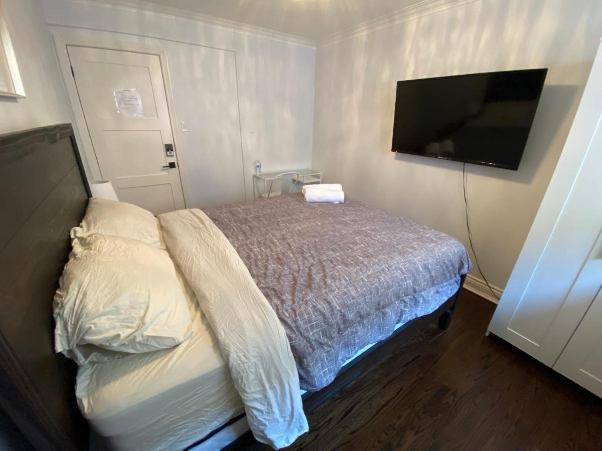 Yonge And Finch Subway !m Spacious And Quiet Private Bdr With Shared Bathroom Privatunterkunft *