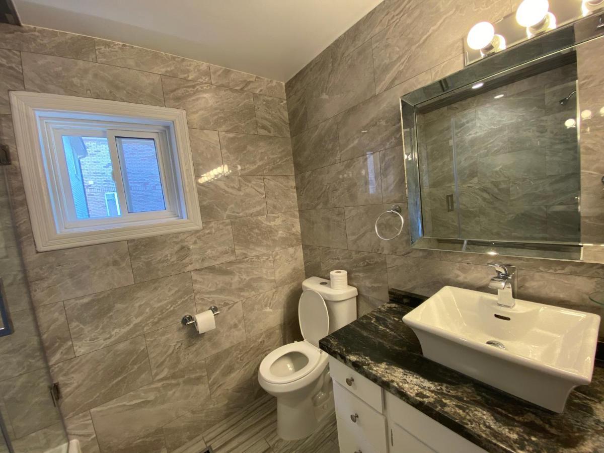 Yonge And Finch Subway !n Cozy & Modern Private Bdr With Shared Bathroom * Toronto