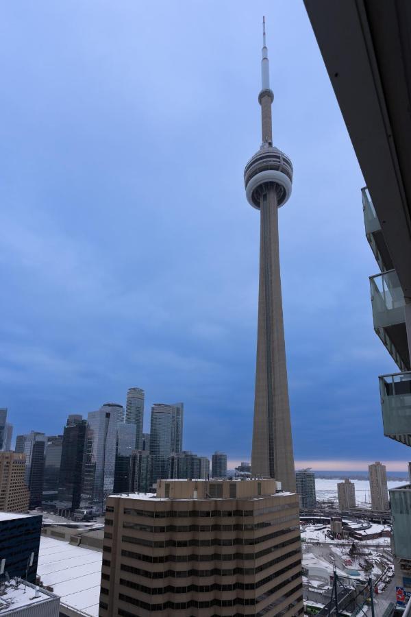 Apartment Modern Cn Tower View Downtown With Parking