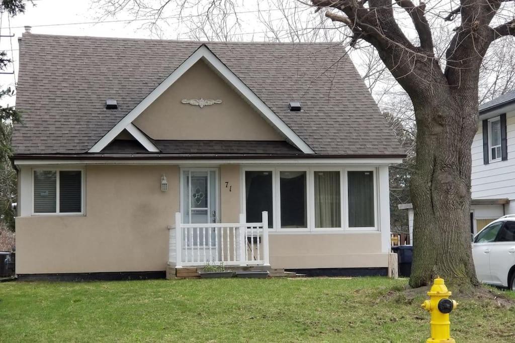 Privatunterkunft Cozy Bedroom - 7 Min Walk To Kennedy Station - Shared Bathroom Toronto