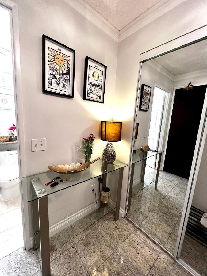 Spacious 3 Bd In The Centre Of North York, High Floor, Balcony, Free Wifi And Parking Subway Apartment Toronto