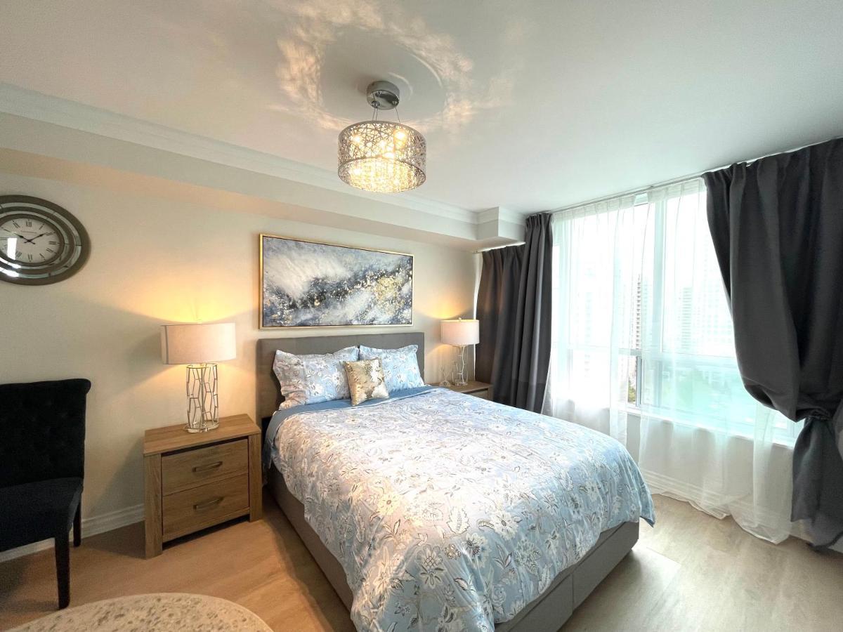 Spacious 3 Bd In The Centre Of North York, High Floor, Balcony, Free Wifi And Parking Subway