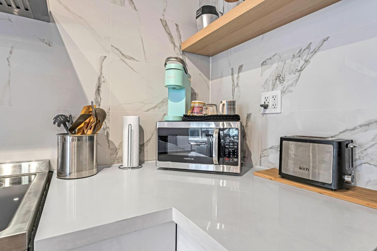 Apartment Amazing Fully Renovated On Queen St. Toronto