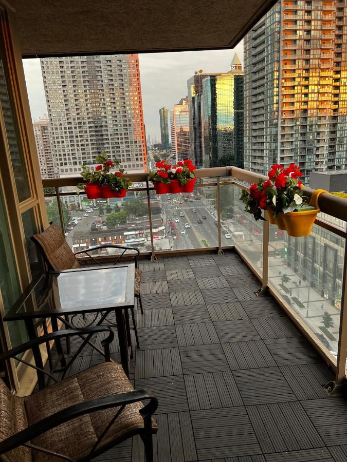 Spacious 3 Bd In The Centre Of North York, High Floor, Balcony, Free Wifi And Parking Subway Toronto