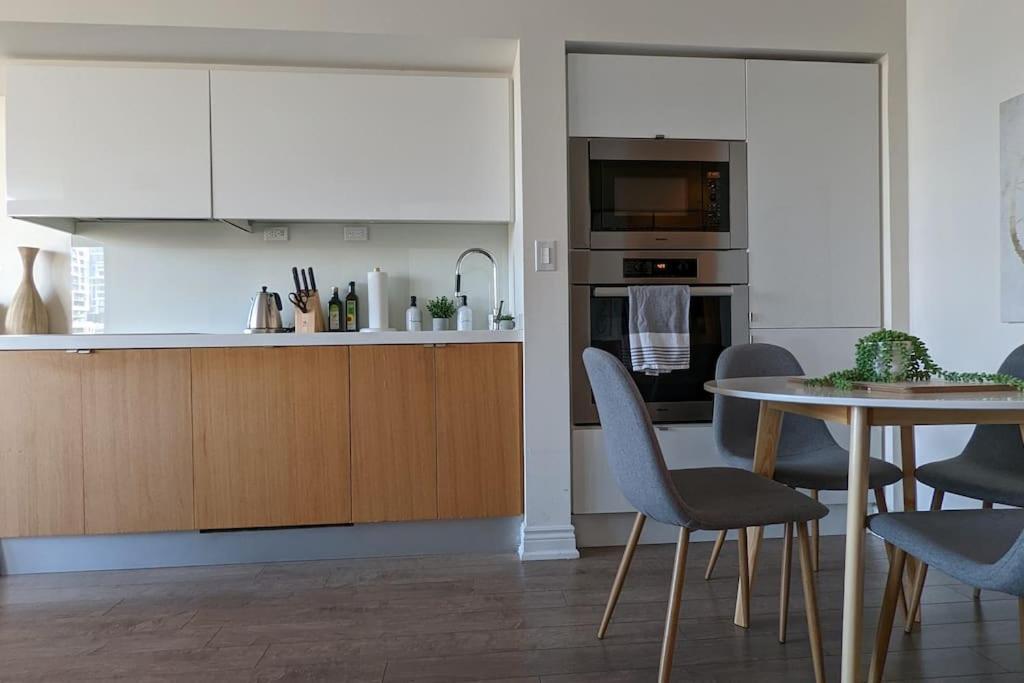 Apartment Lovely 2 Bed In Downtown *