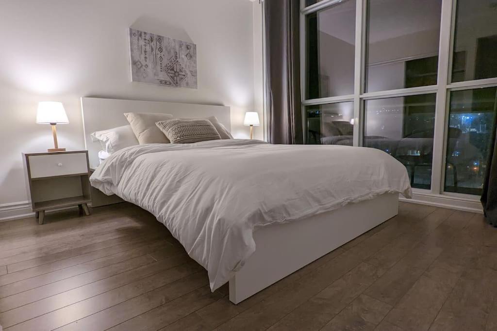 Lovely 2 Bed In Downtown Toronto