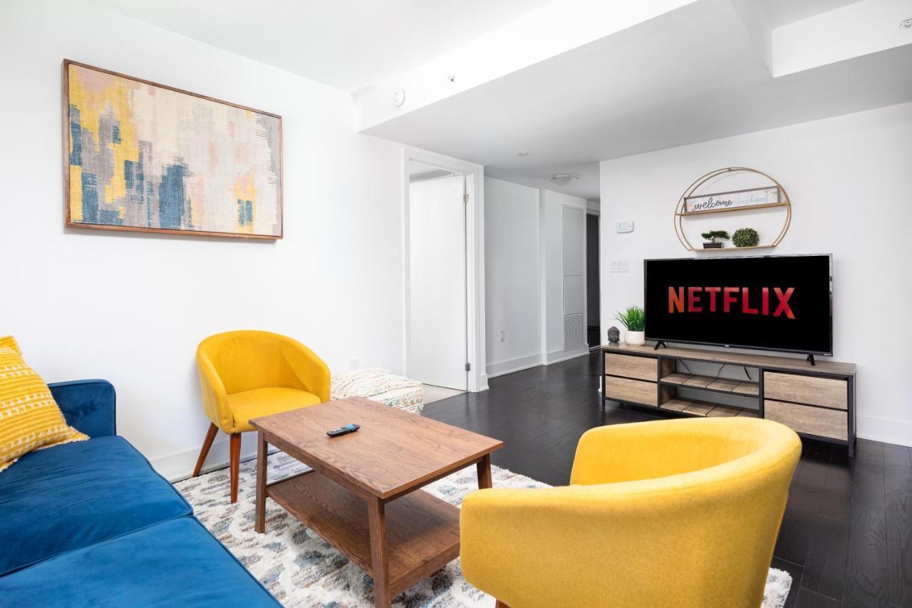 Upscale & Modern 2bd + Den 2ba Heart Of Downtown! *