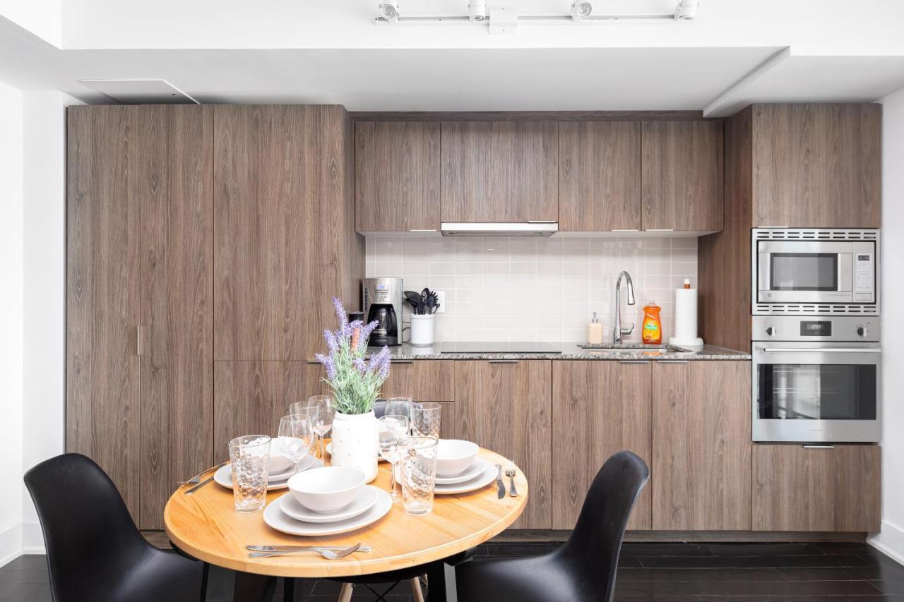 Upscale & Modern 2bd + Den 2ba Heart Of Downtown! Apartment