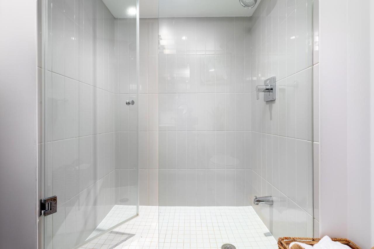 Upscale & Modern 2bd + Den 2ba Heart Of Downtown! Apartment *