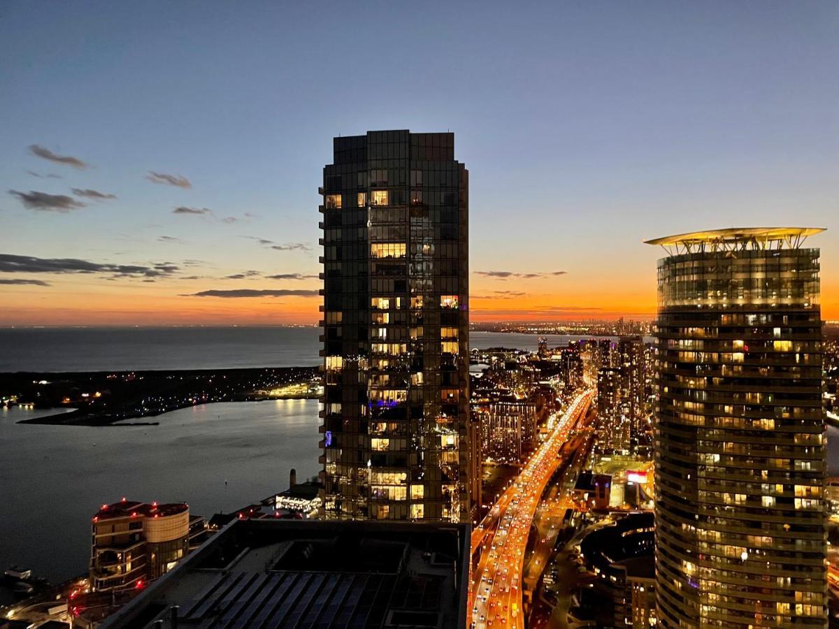 Presidential Heart Of Downtown With Stunning View Toronto